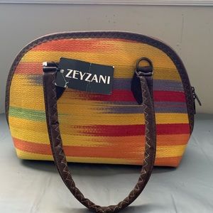 ZAYZANI Hand/shoulder bag. 9 1/2 inches tall to zipper. 15 inches at widest.